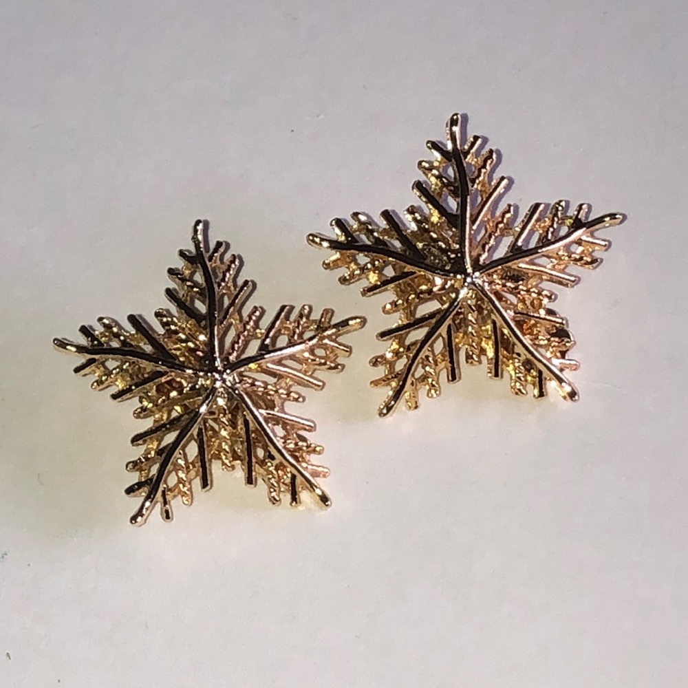 Lisner Gold Tone Snowflake Clip On Earrings
